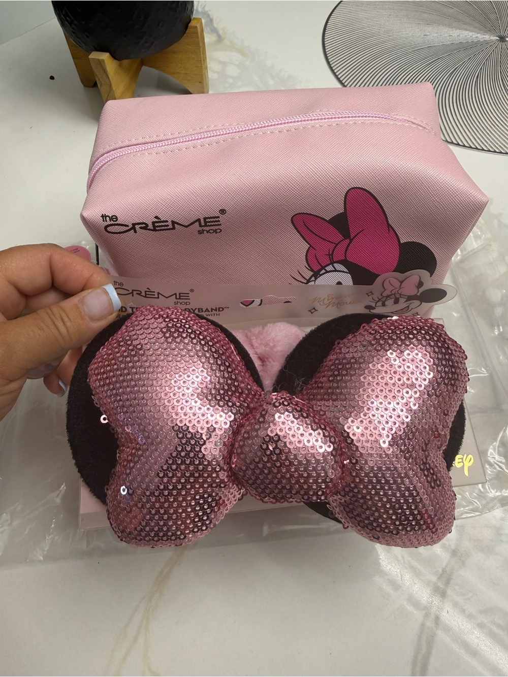The Crème Shop x Disney Minnie Sequin Bow Headband - and cosmetic bag - Picture 3 of 6